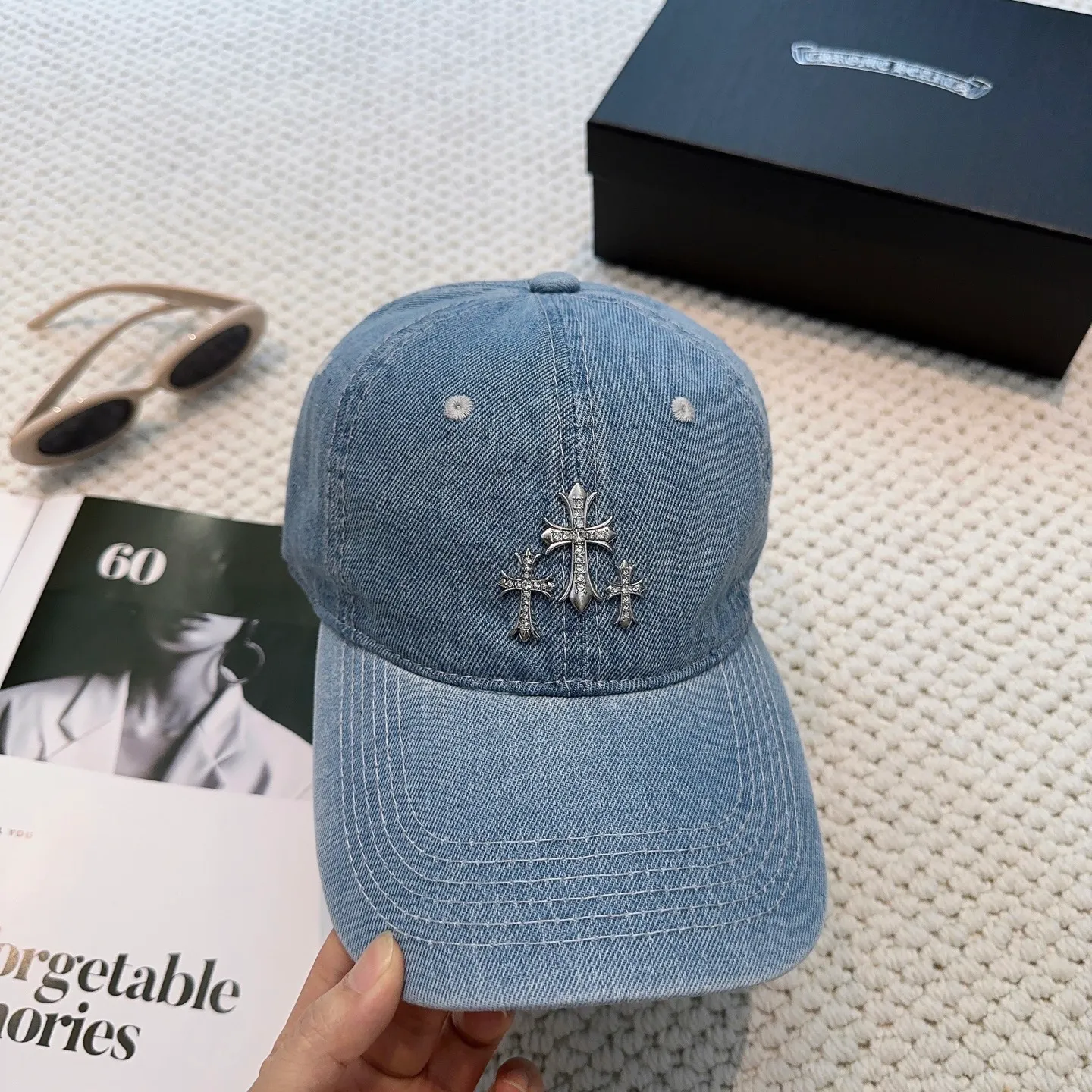P60 Crow Heart 🆕🆕25 new washed denim baseball cap, personalized fashion classic cross logo, casual with a cool feeling, unisex style, same style for men and women! Very easy to match! Head circumference: 56-58cm is available